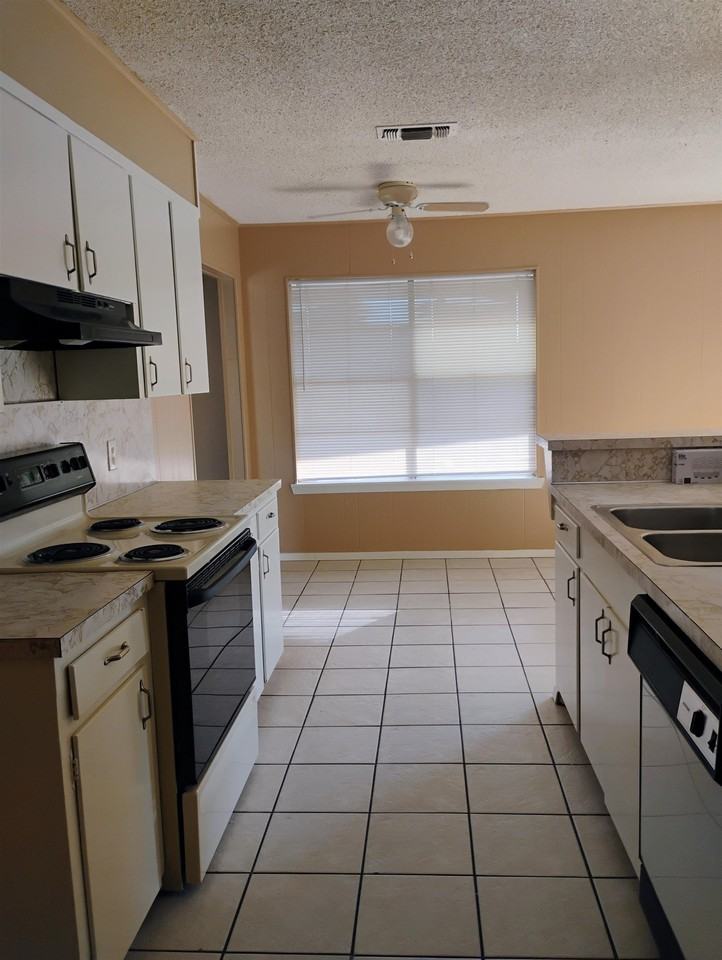 219 Elizabeth Dr - Photo 7 of 16