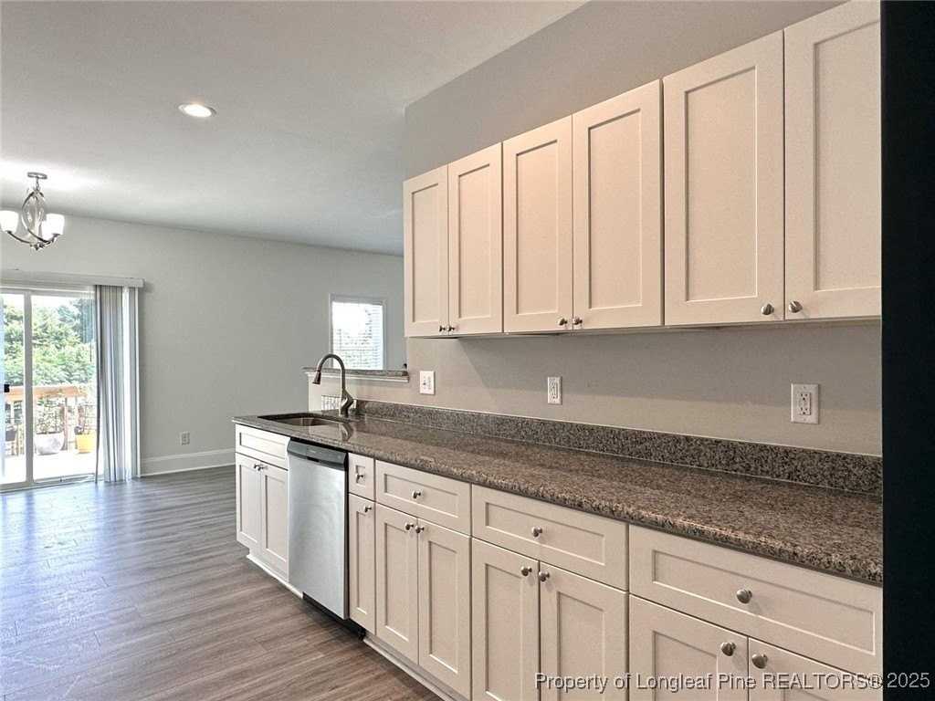 339 N Stephens St - Photo 2 of 17