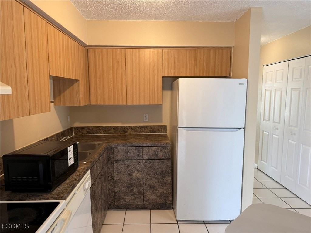 2117 Sw Santa Barbara Pl Apt 3 #3 - Photo 5 of 14