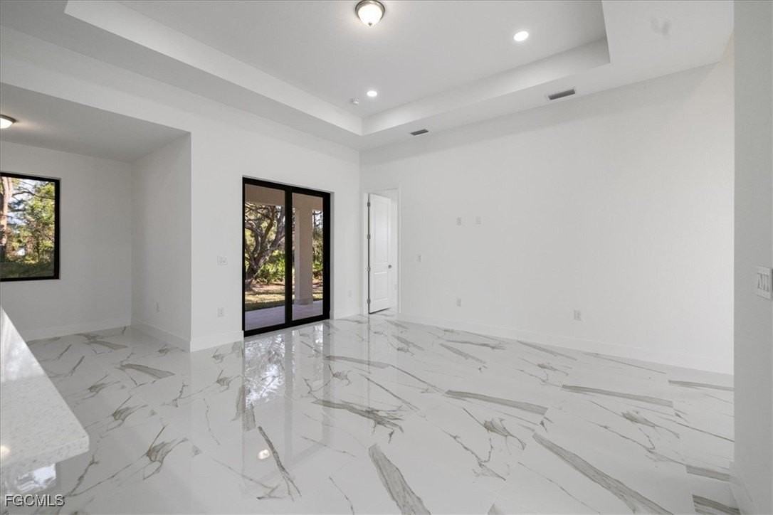 875 Kidvale St - Photo 5 of 33