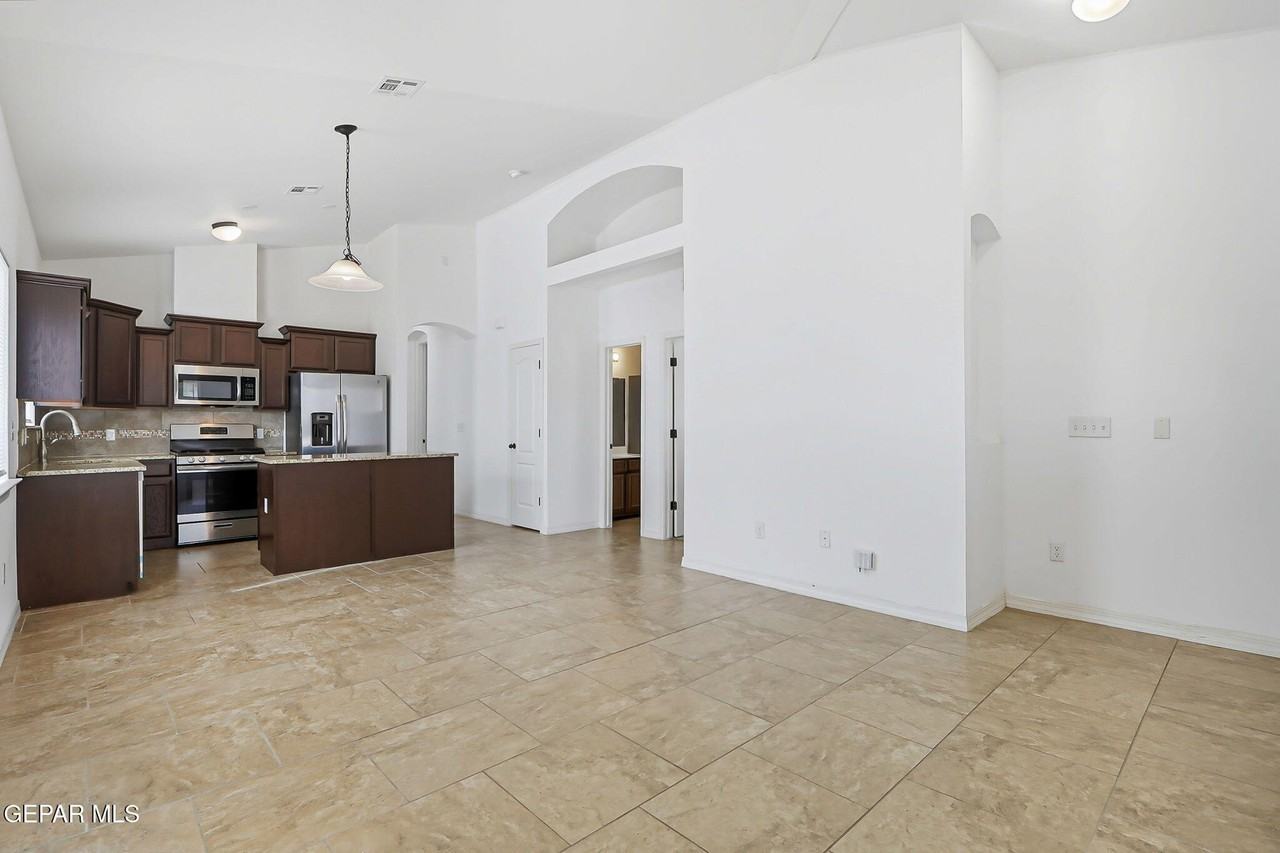 14373 Tobe Davis Drive - Photo 6 of 25