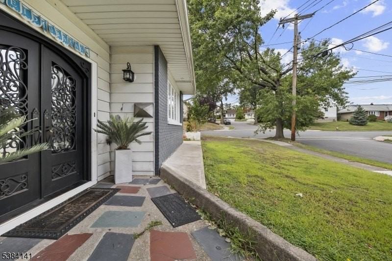 231 Starmond Ave - Photo 2 of 32