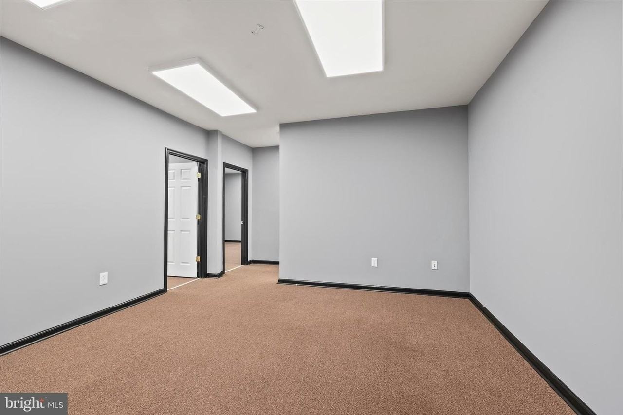 578 Waterloo Rd - Photo 3 of 29