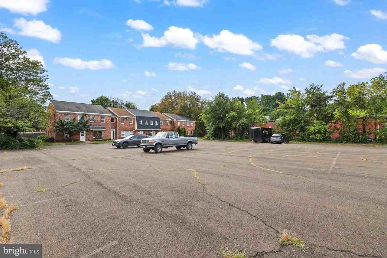 578 Waterloo Rd - Photo 5 of 29