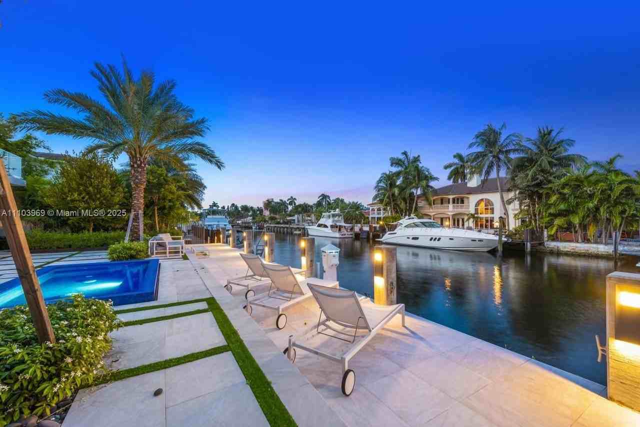 440 Mola Ave - Photo 5 of 50