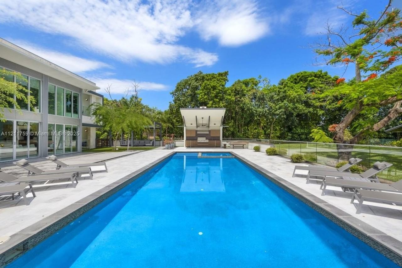 14305 Stirling Rd - Photo 3 of 50