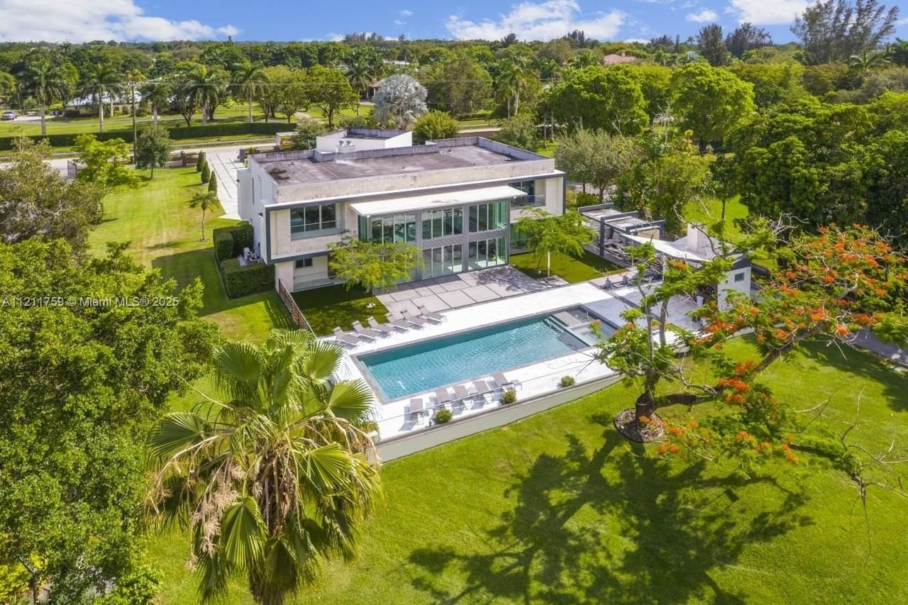 14305 Stirling Rd - Photo 6 of 50