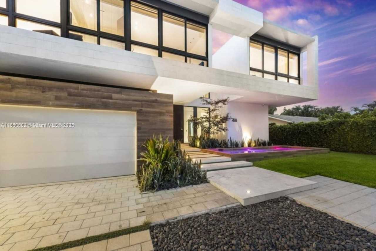 418 Sunset Dr - Photo 3 of 50