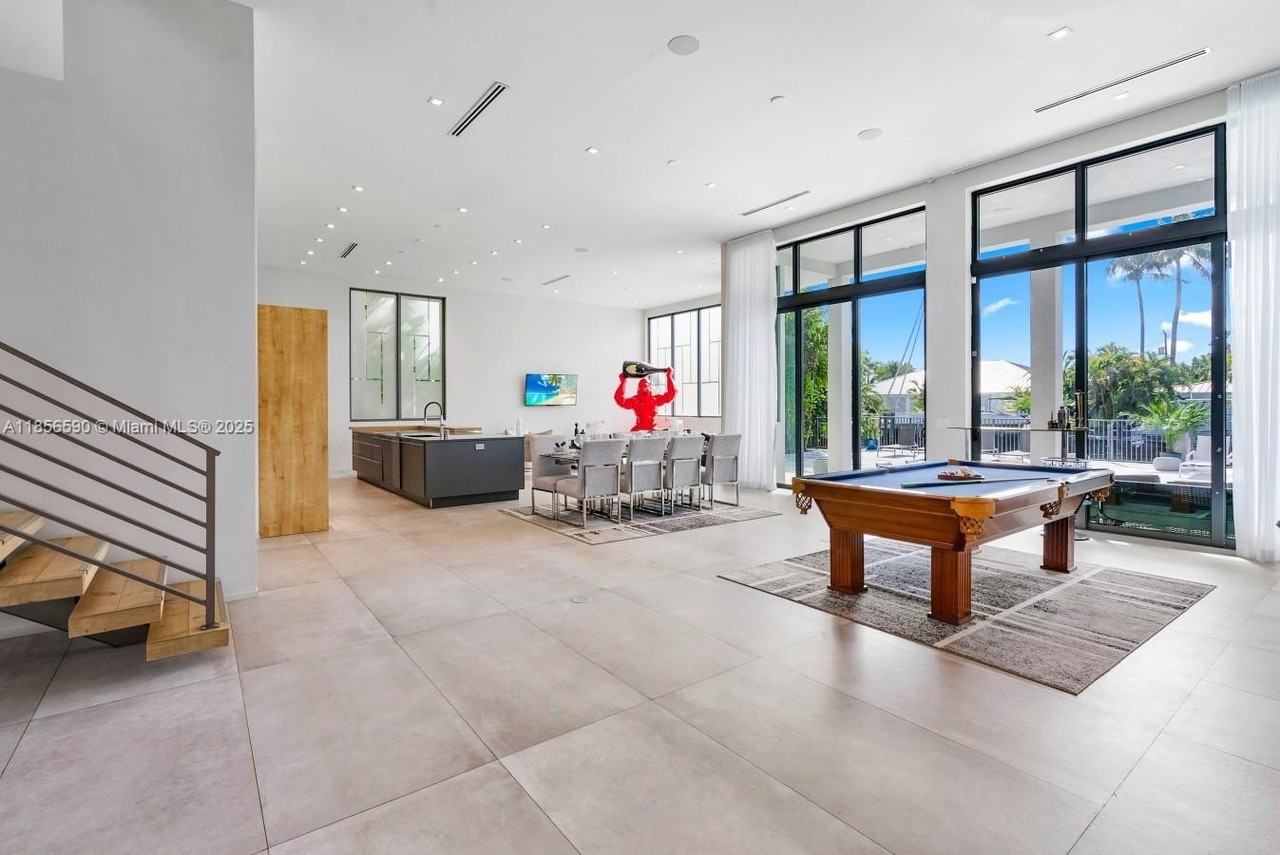 2700 Ne 18th St - Photo 5 of 50