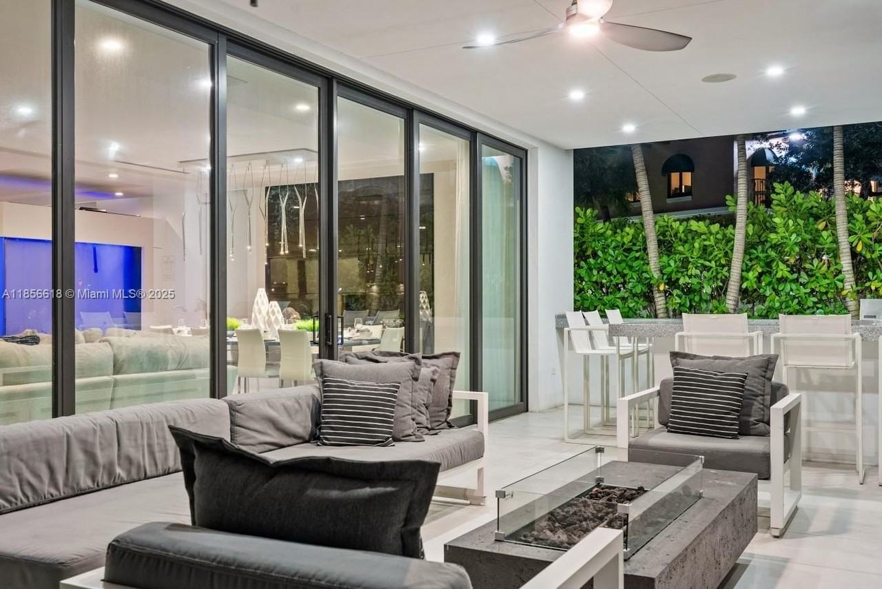 310 Se 11th Ave - Photo 5 of 50