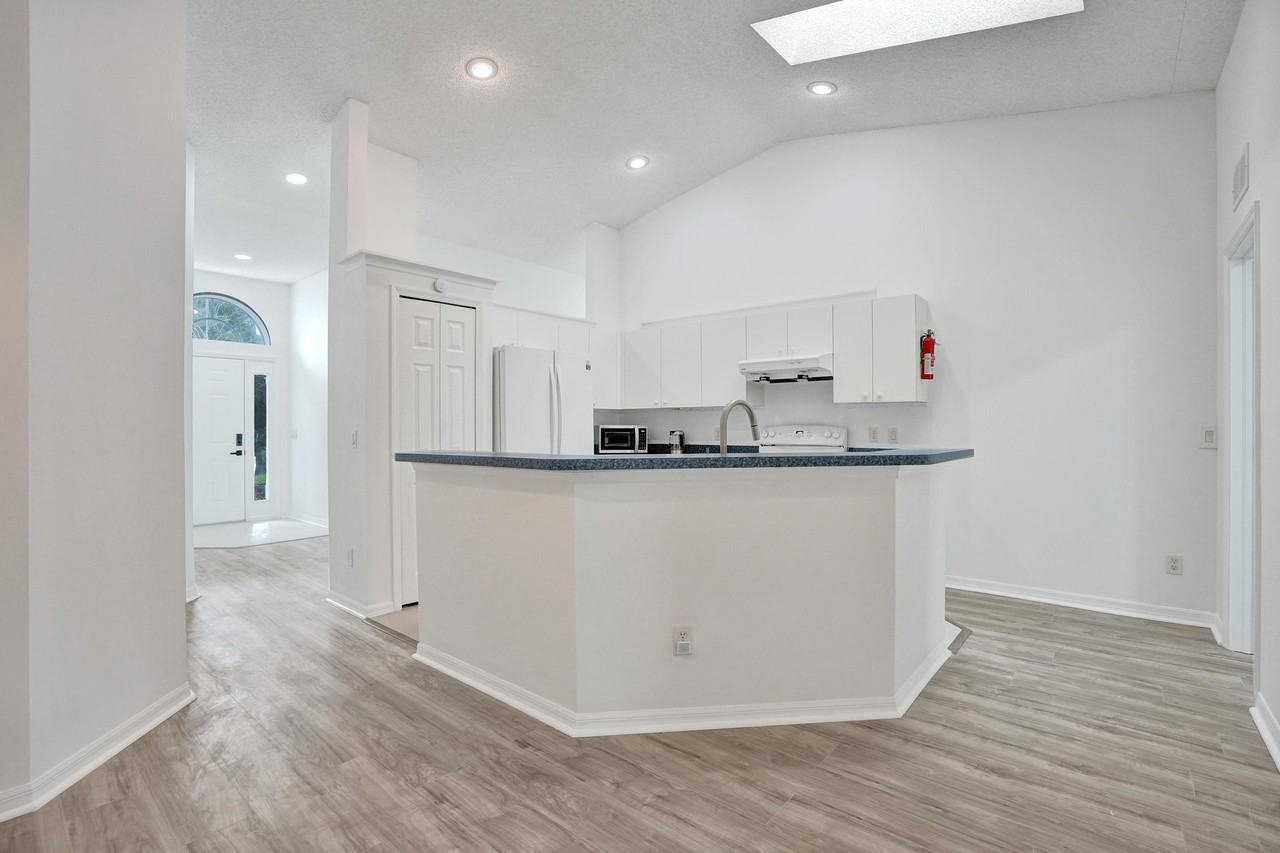 Se Petunia Ave - Photo 3 of 24