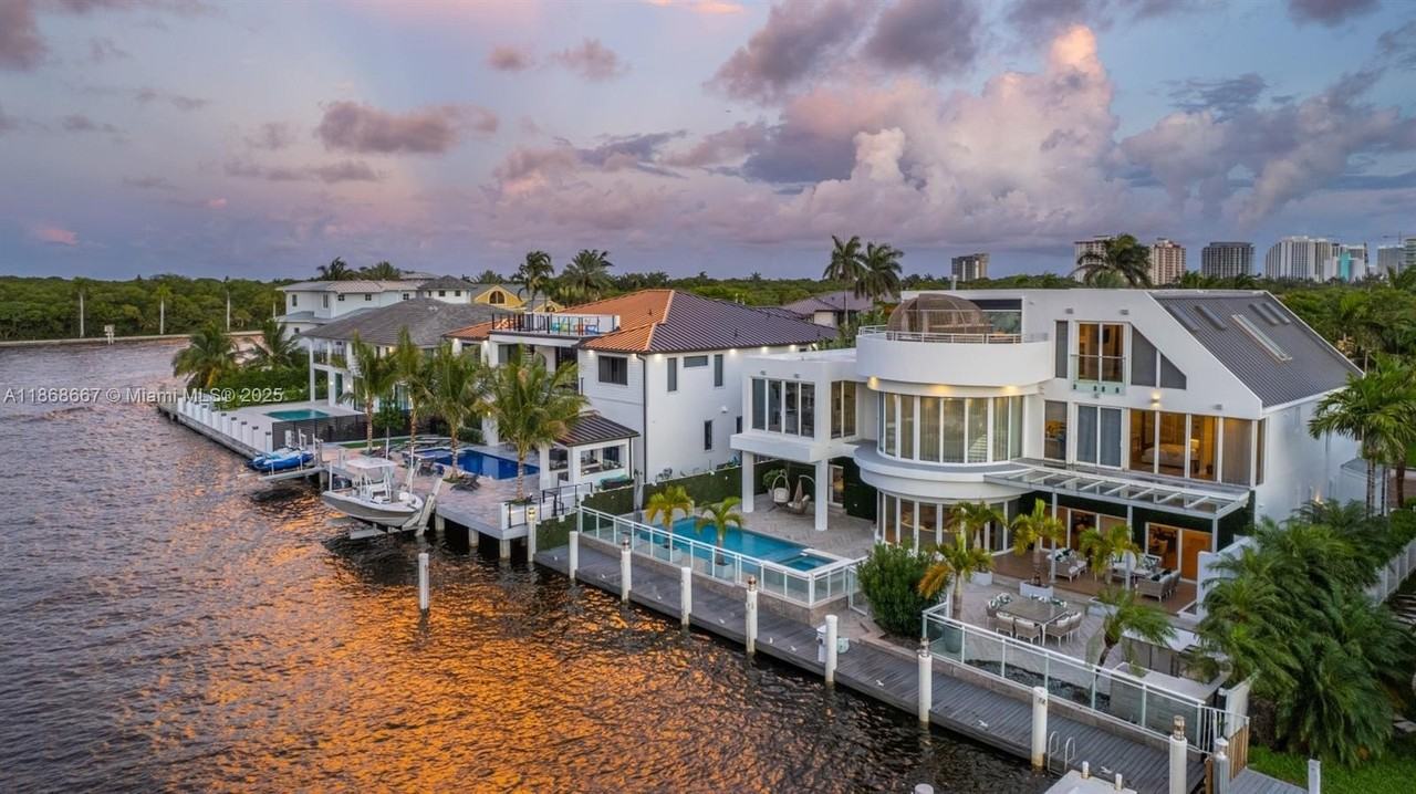 1319 Seminole Dr - Photo 2 of 50