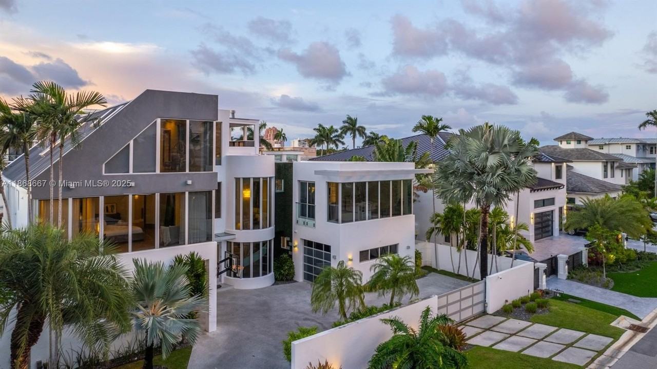 1319 Seminole Dr - Photo 3 of 50