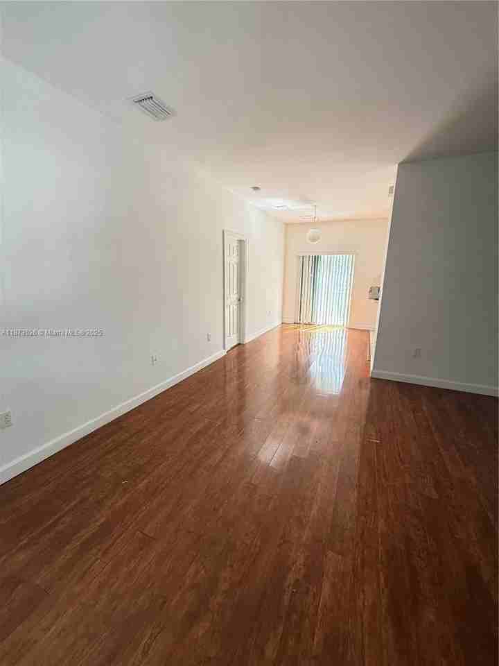 373 Ne 26th Pl #202 - Photo 6 of 16