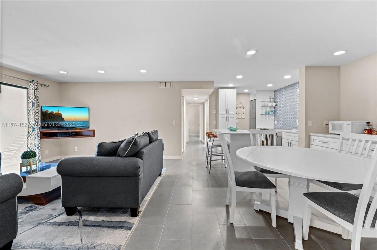 812 Sky Pine Way #C2 - Photo 3 of 25