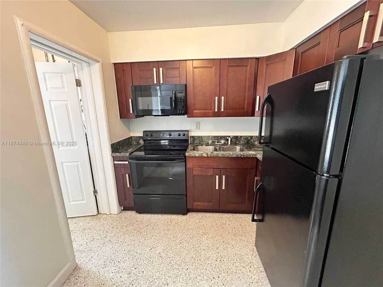 2441 Nw 9th Ter #1 - Photo 7 of 17