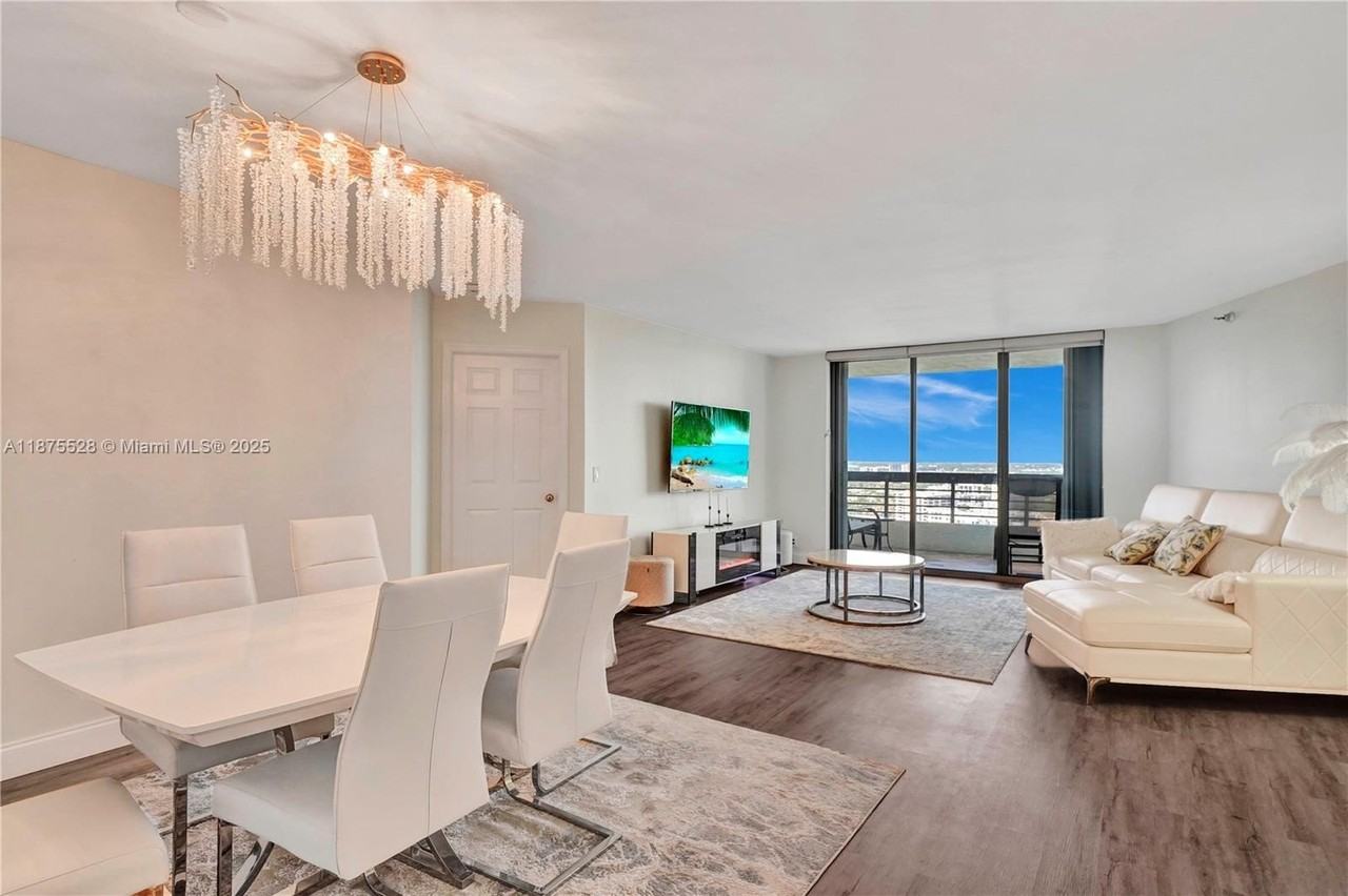 3500 Mystic Pointe Dr #3302