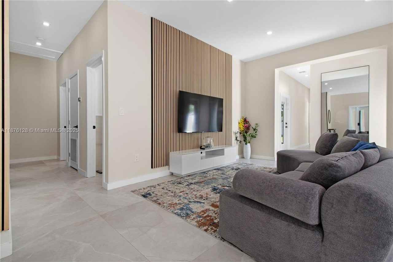 14840 Ne 8th Ave - Photo 2 of 19