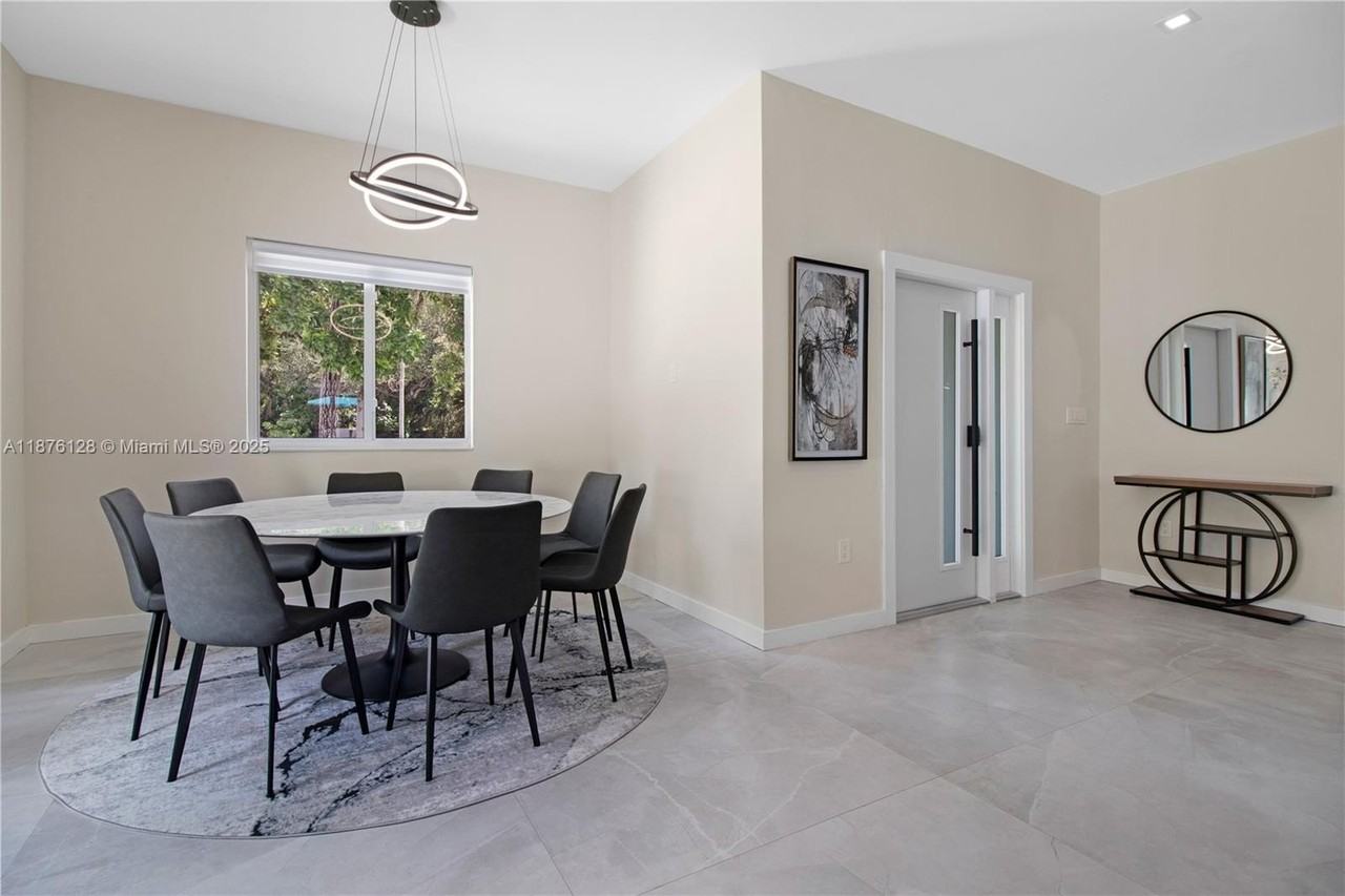 14840 Ne 8th Ave - Photo 3 of 19