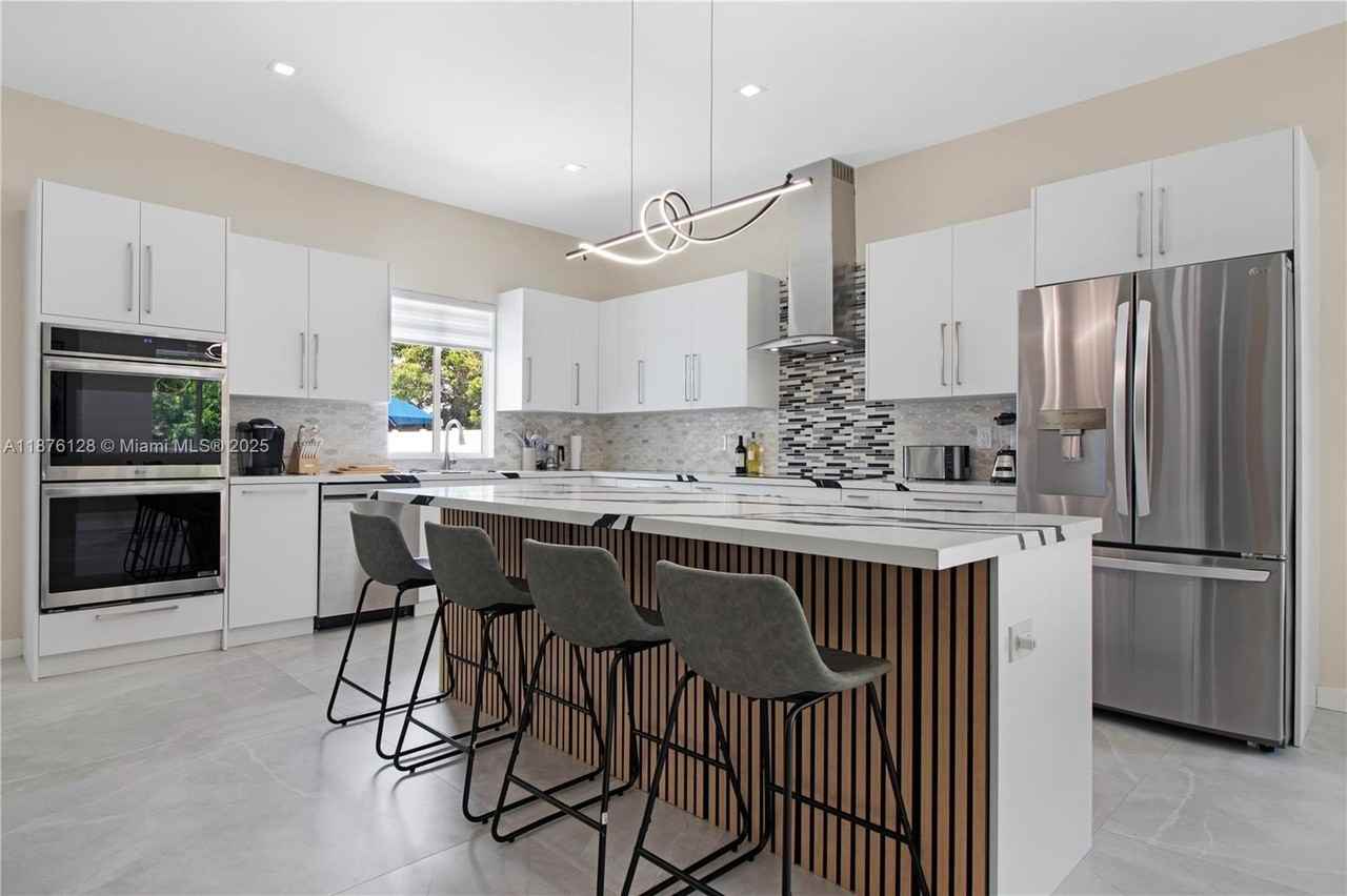 14840 Ne 8th Ave - Photo 4 of 19