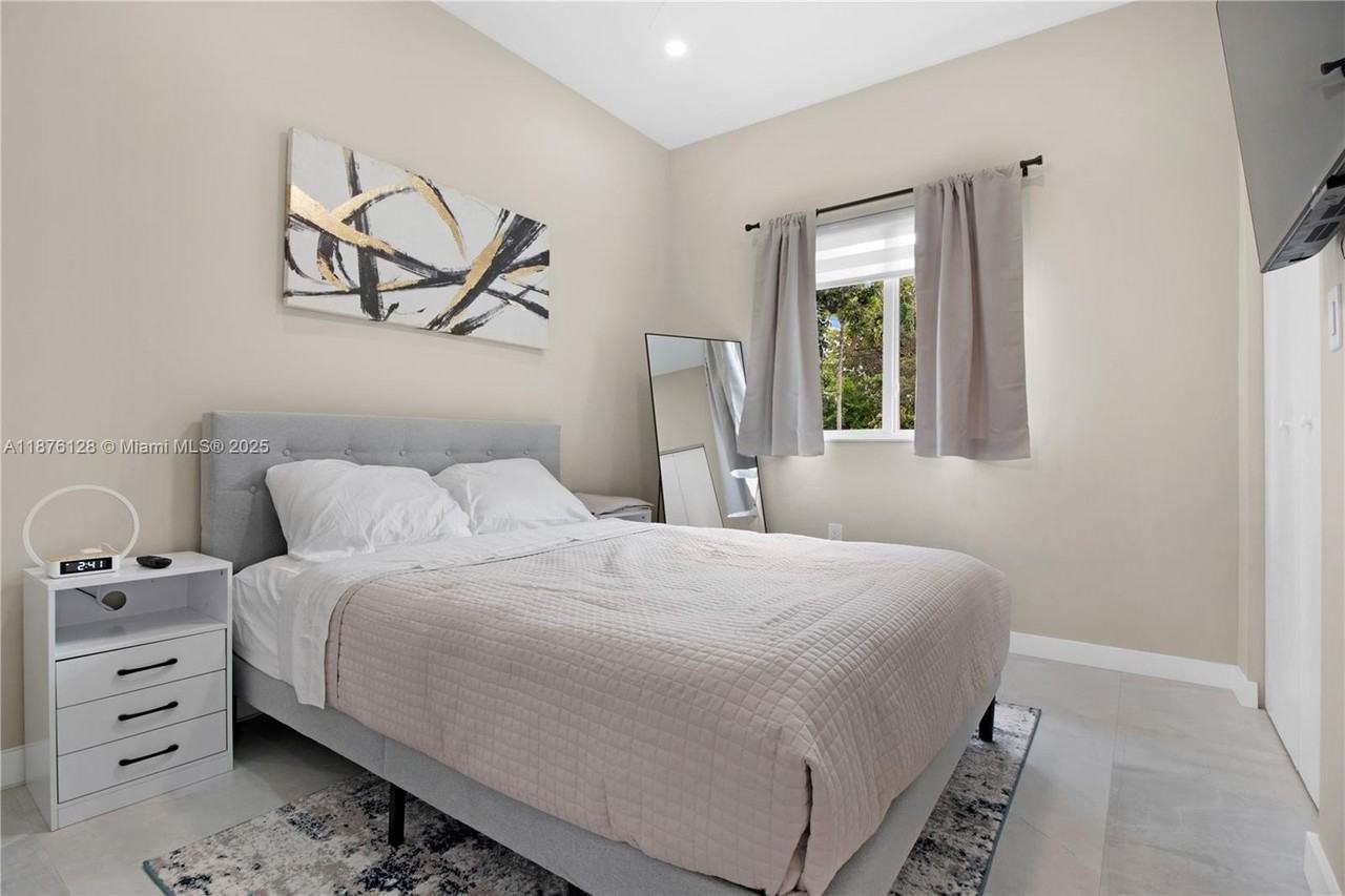 14840 Ne 8th Ave - Photo 7 of 19