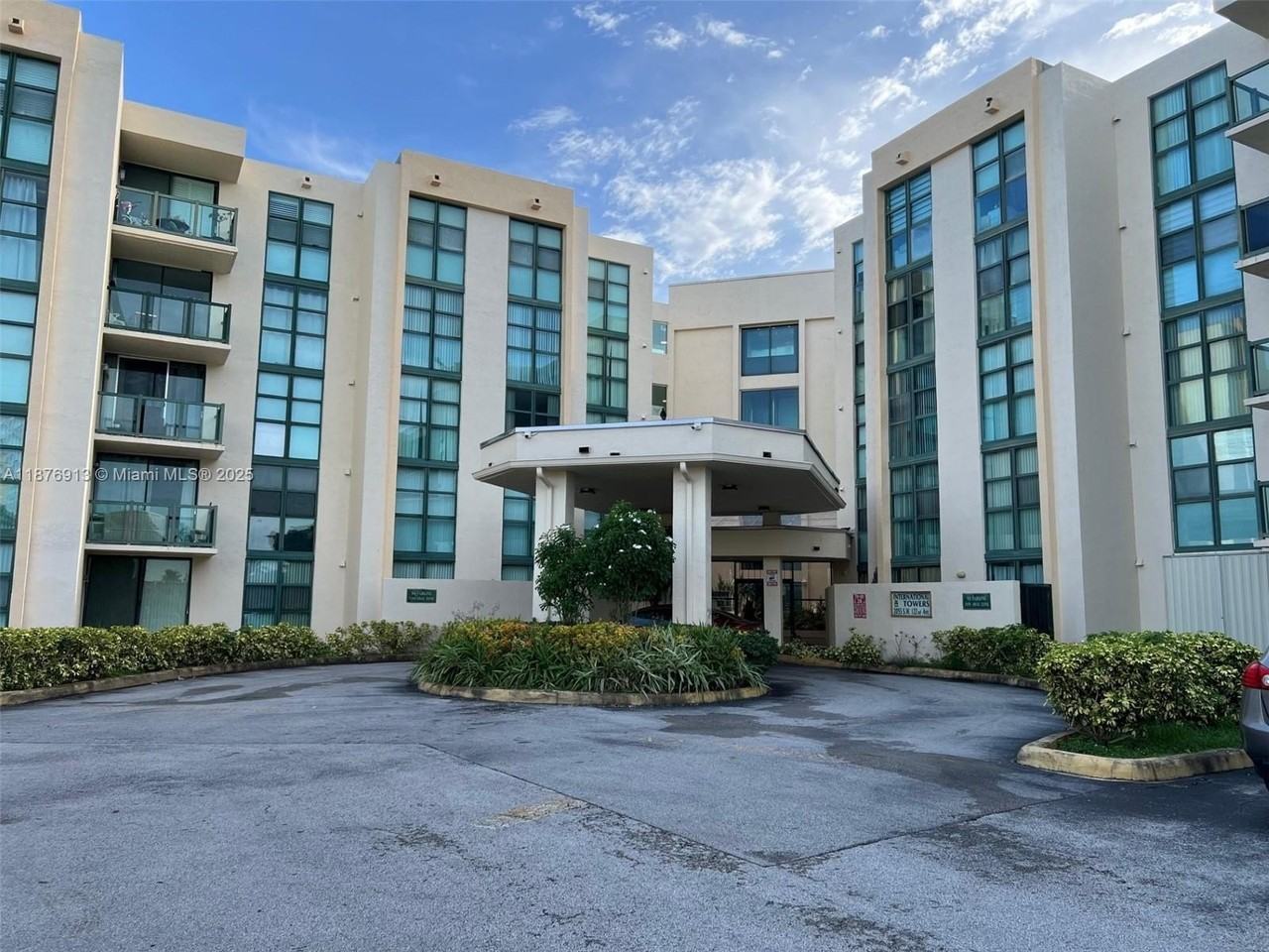 2055 Sw 122nd Ave #305 - Photo 2 of 17