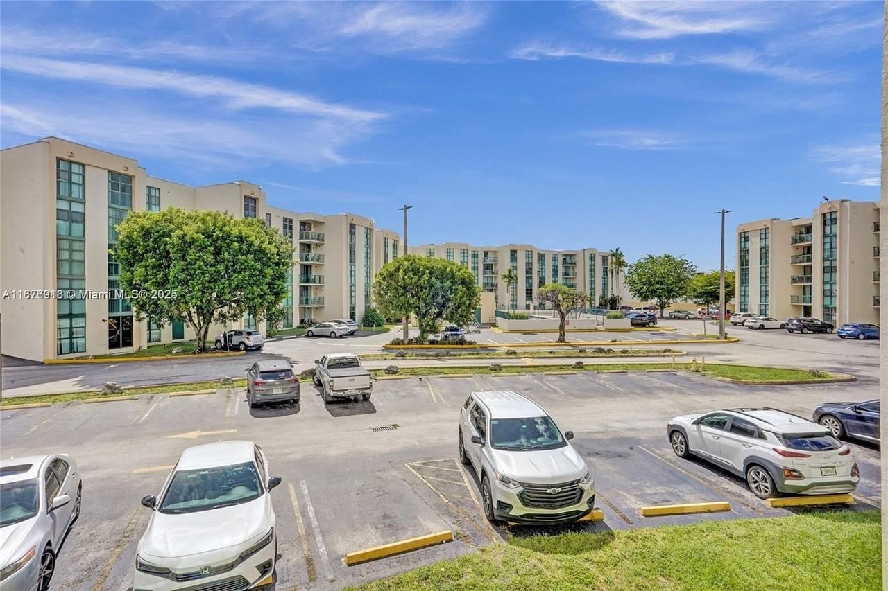 2055 Sw 122nd Ave #305 - Photo 5 of 17