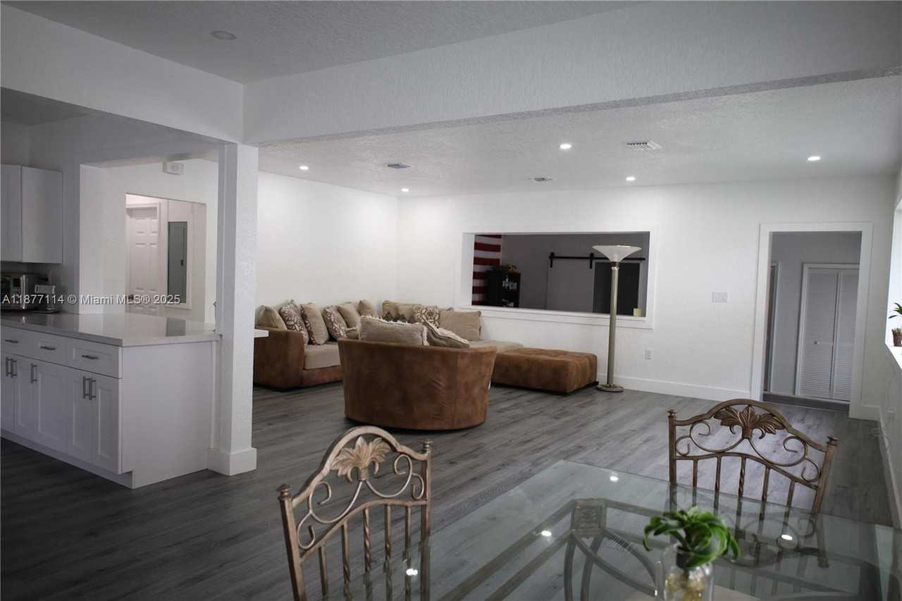 181 Ne 121st St - Photo 3 of 15