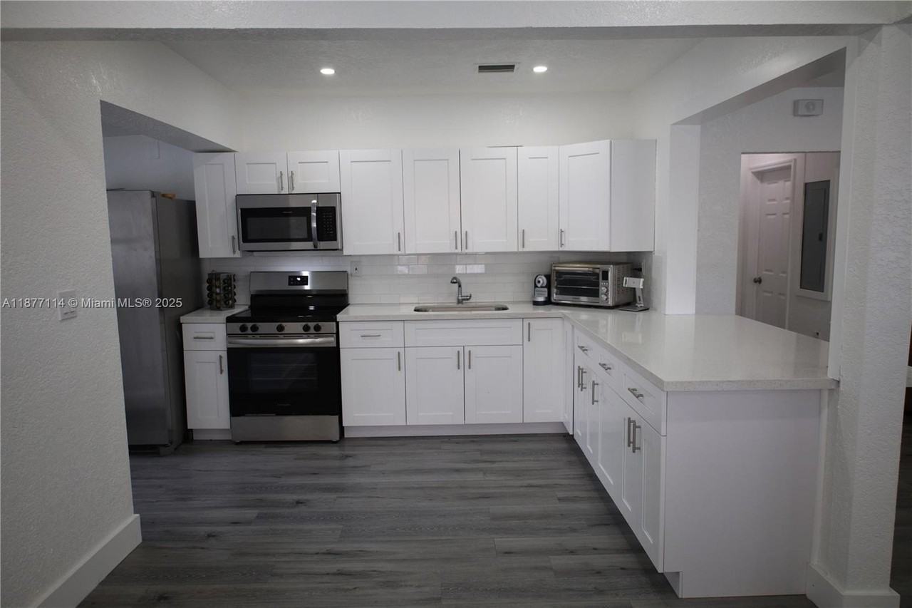 181 Ne 121st St - Photo 4 of 15