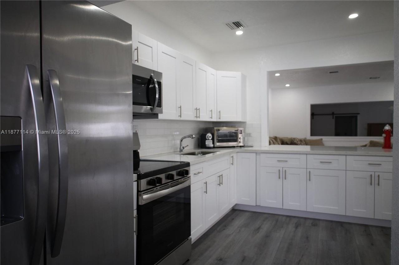 181 Ne 121st St - Photo 5 of 15