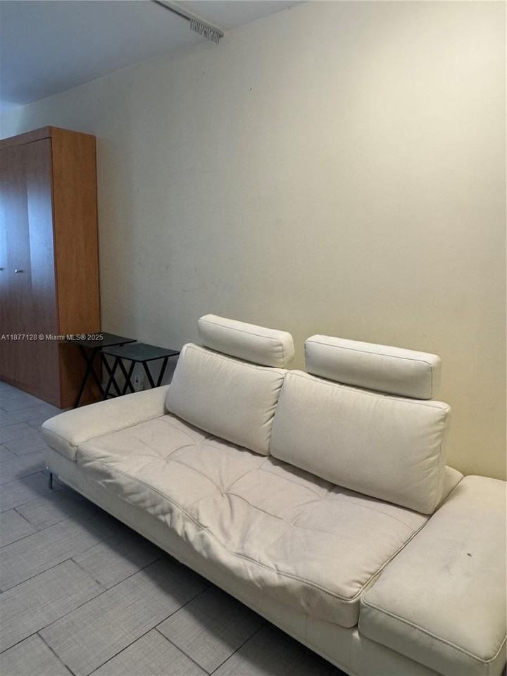 6494 Collins Ave #25