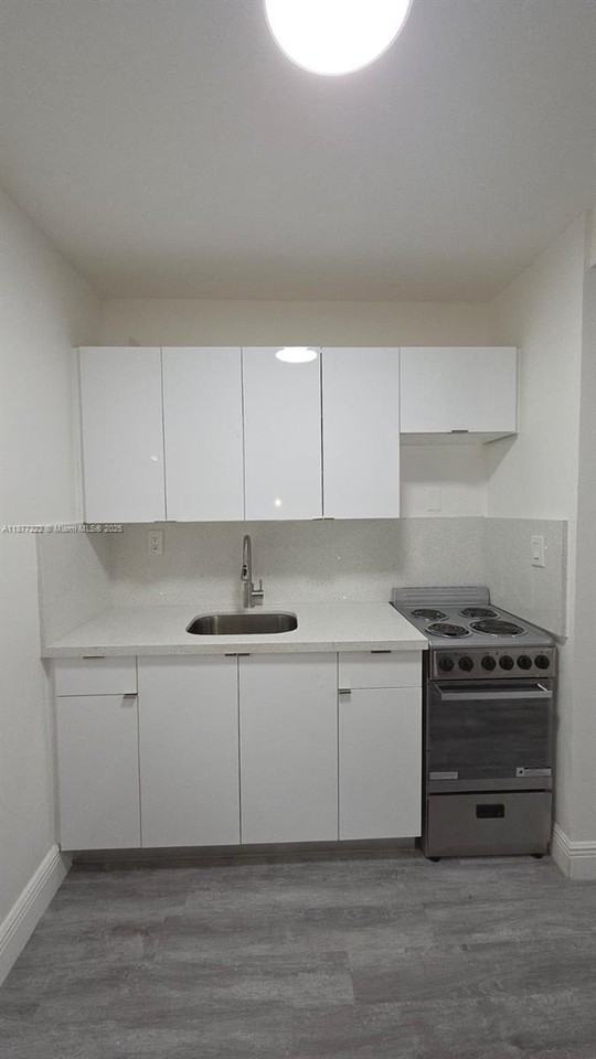 855 Nw 3rd Ter #6 - Photo 7 of 8