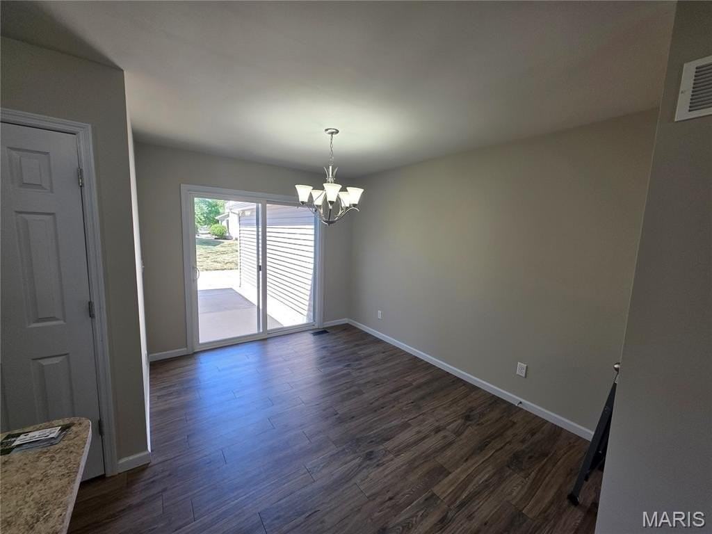 318 Countryshire Dr - Photo 3 of 19