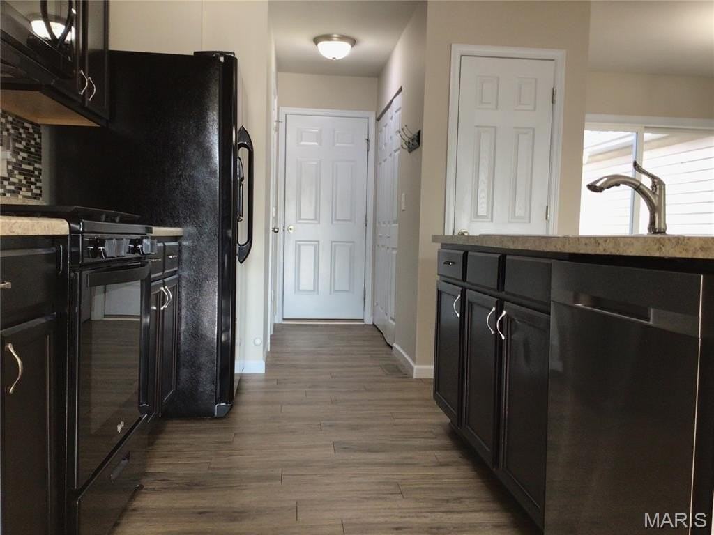 318 Countryshire Dr - Photo 4 of 19