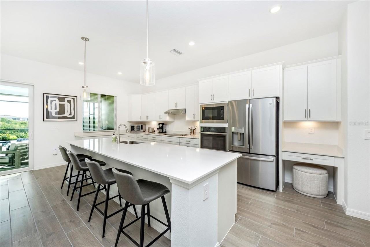 17662 Santorini Ct - Photo 4 of 50