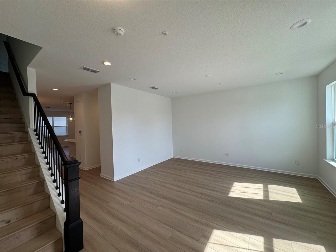 1667 Eaglehurst Place - Photo 4 of 38