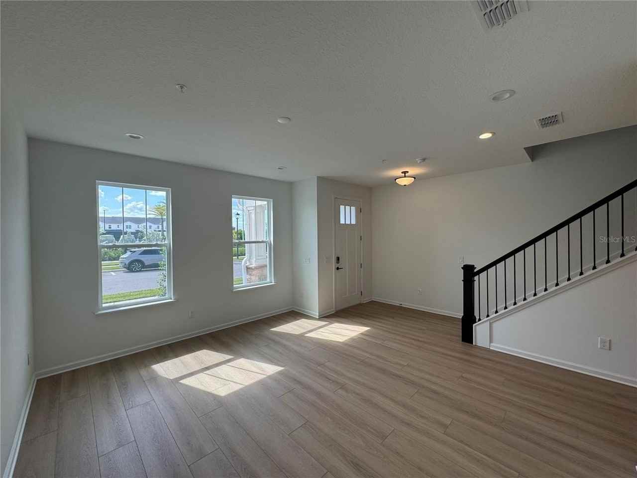 1667 Eaglehurst Place - Photo 5 of 38