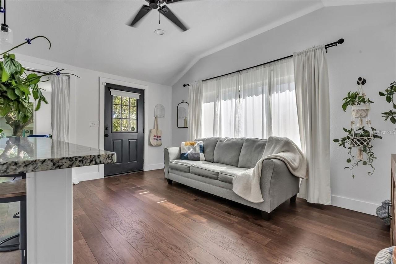 916 47th Ave N - Photo 3 of 33