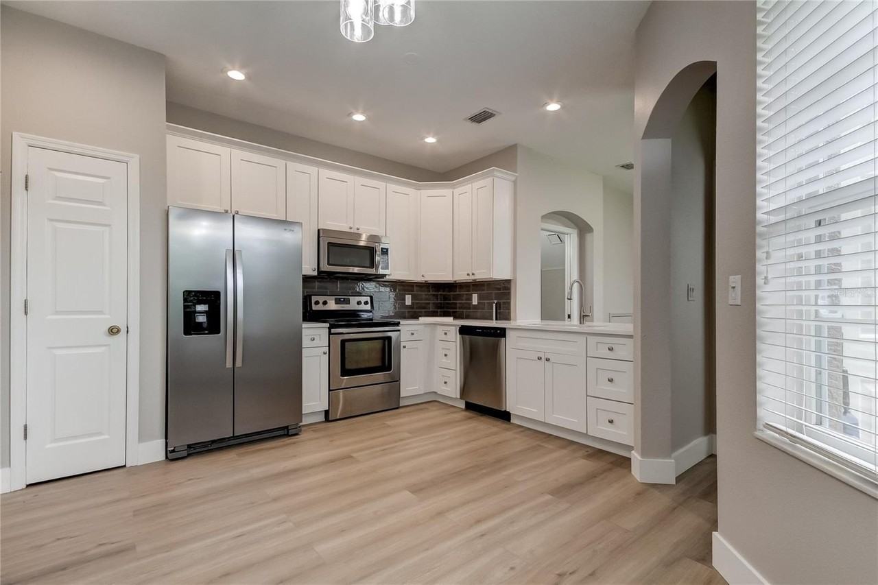 11068 Windsor Place Cir - Photo 2 of 50