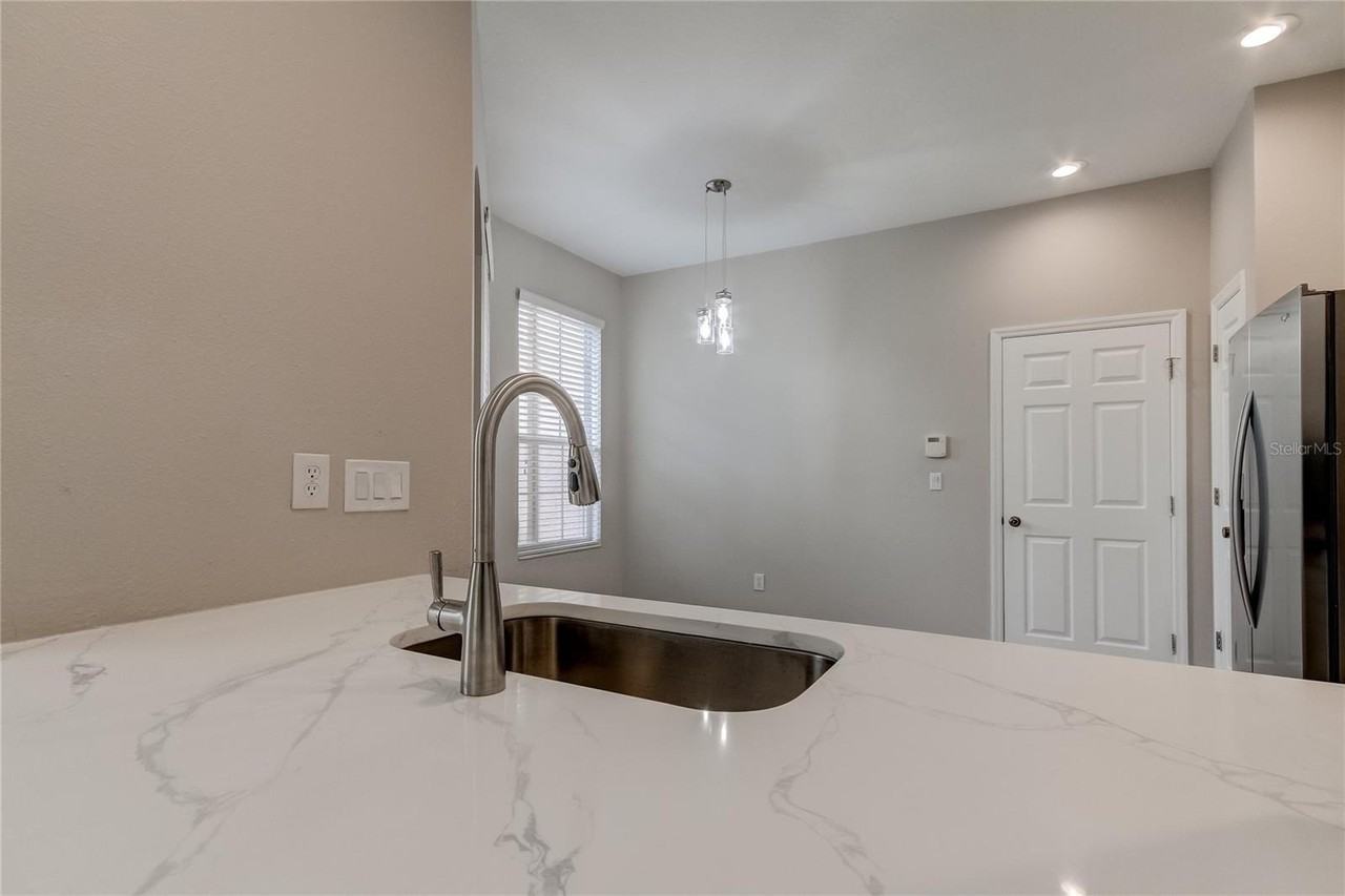 11068 Windsor Place Cir - Photo 5 of 50