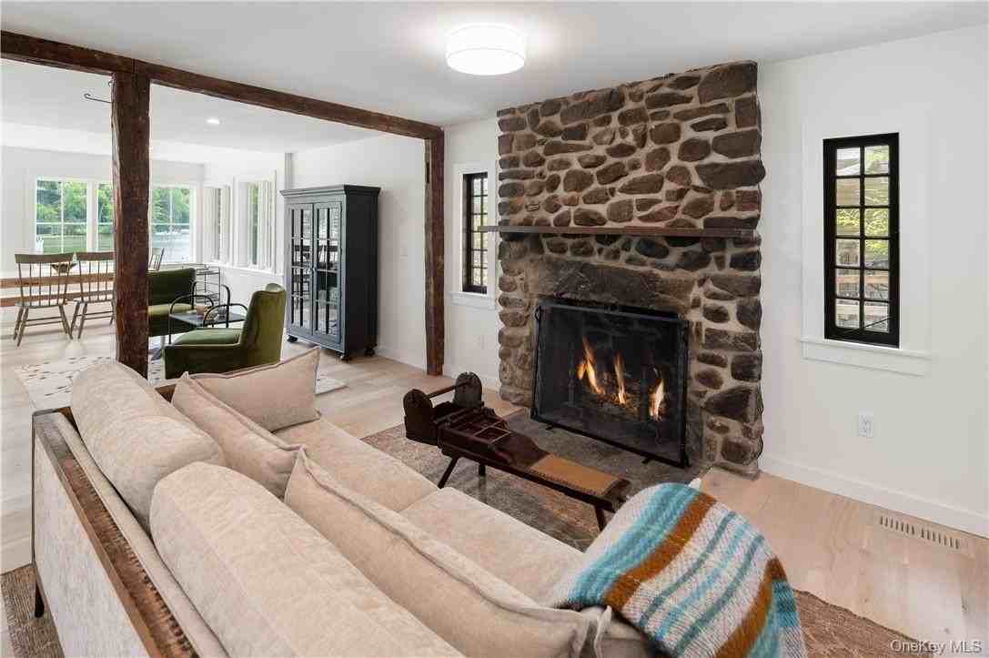 24 Cove Rd - Photo 5 of 26