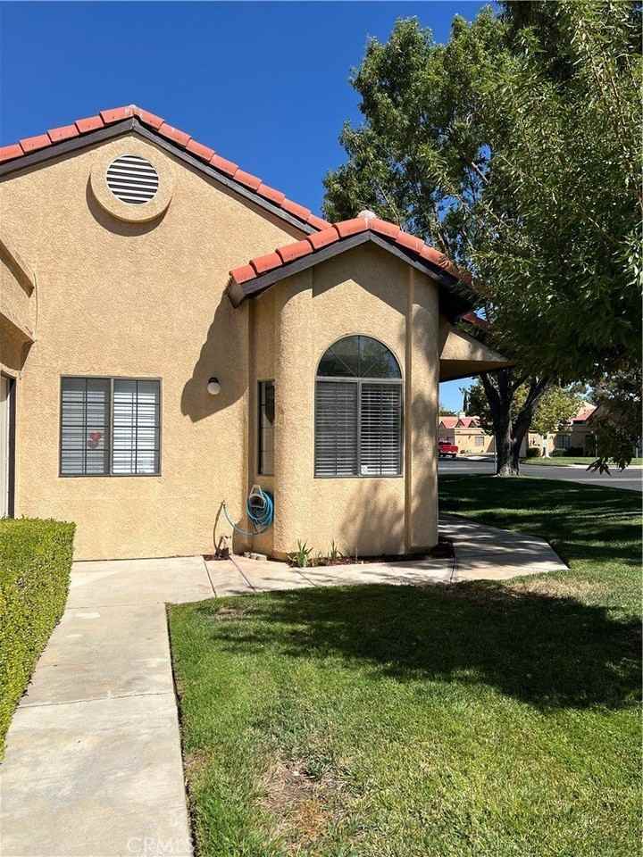 19144 Frances Street - Photo 4 of 15