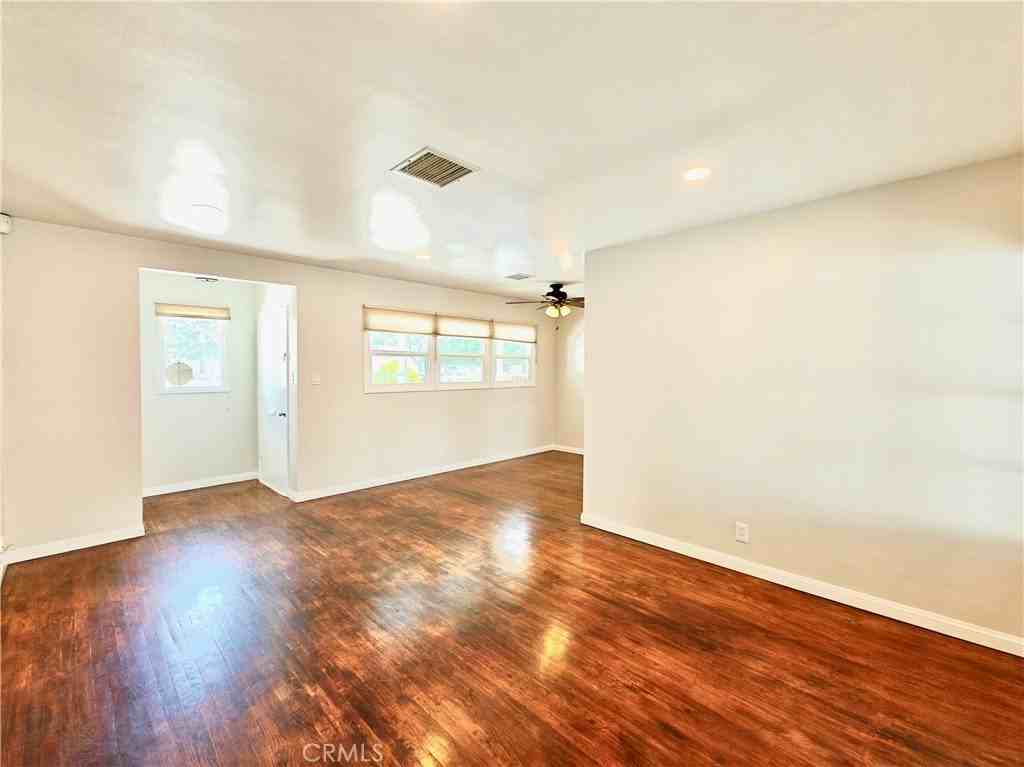 745 W E St - Photo 2 of 20