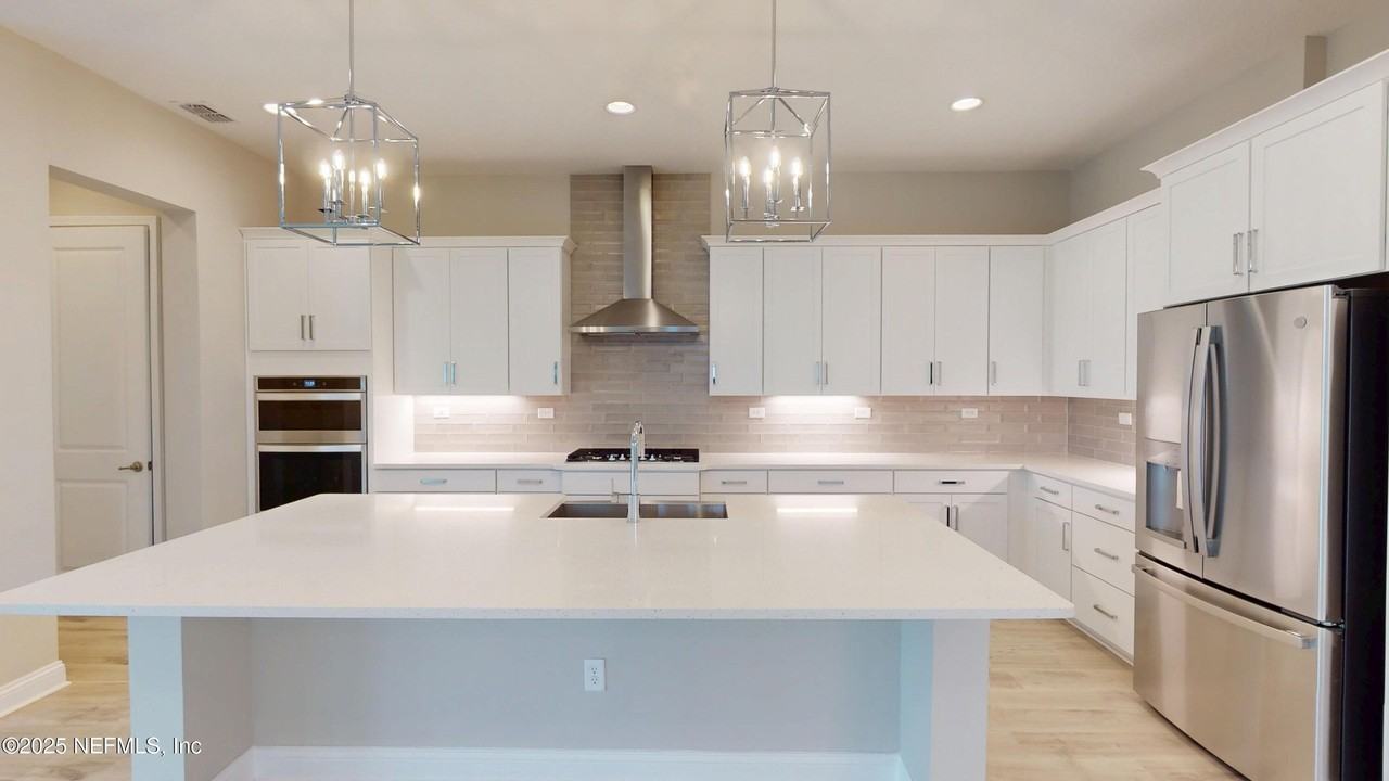 511 Marquesa Circle - Photo 3 of 44