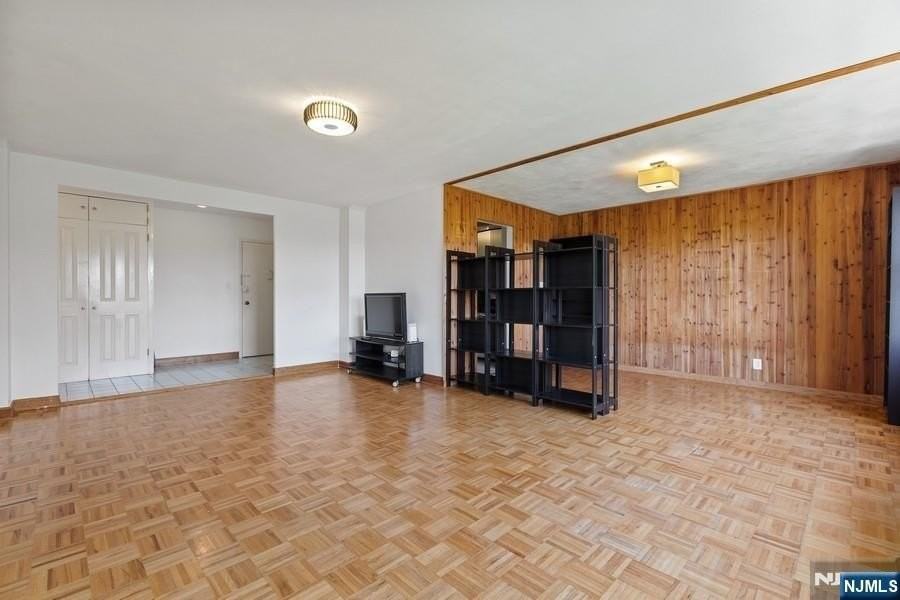 2352 Linwood Avenue - Photo 5 of 22