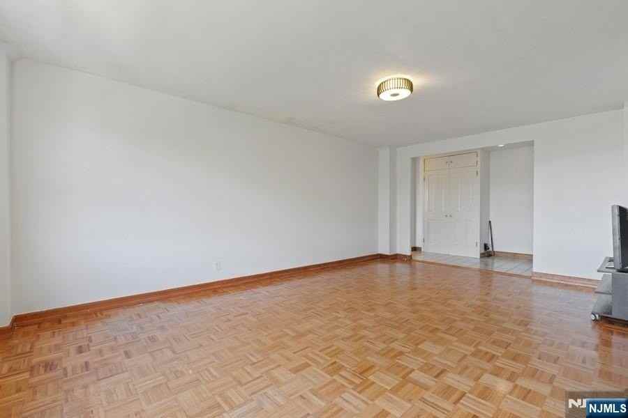 2352 Linwood Avenue - Photo 6 of 22