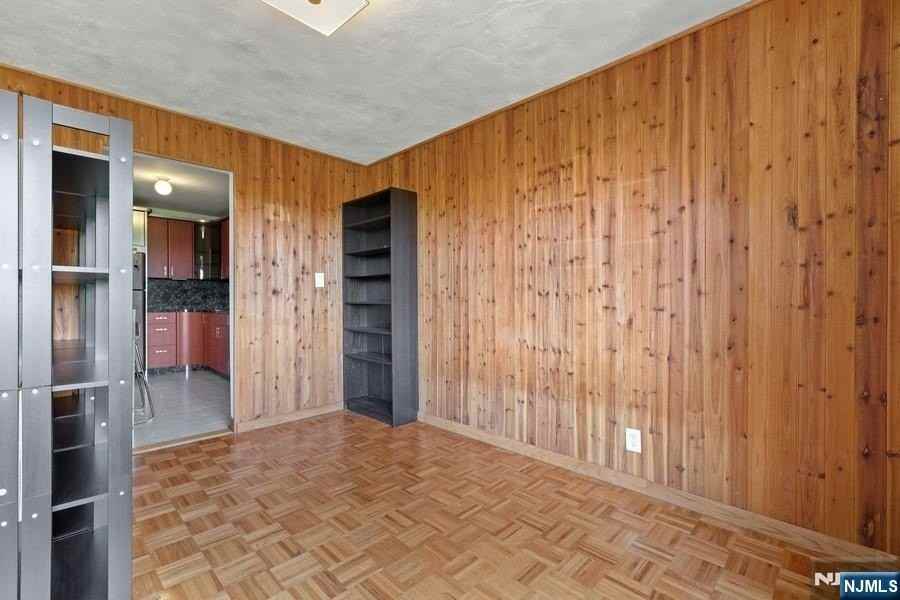 2352 Linwood Avenue - Photo 7 of 22