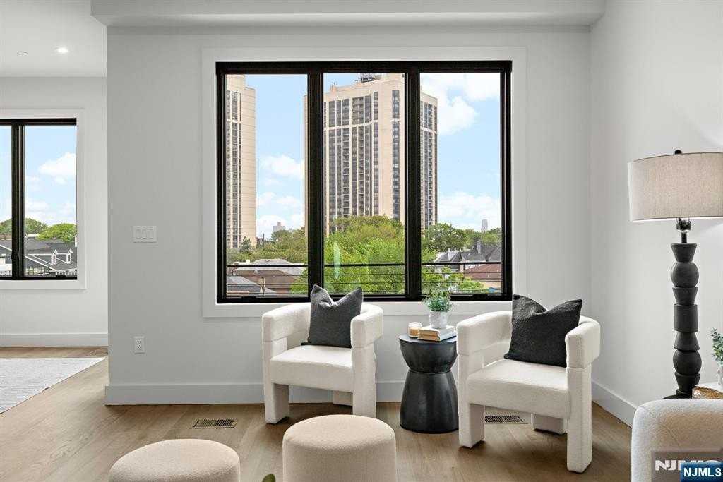 240 Columbia Ave - Photo 6 of 25