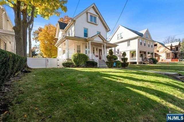 23 Donaldson Ave - Photo 3 of 32