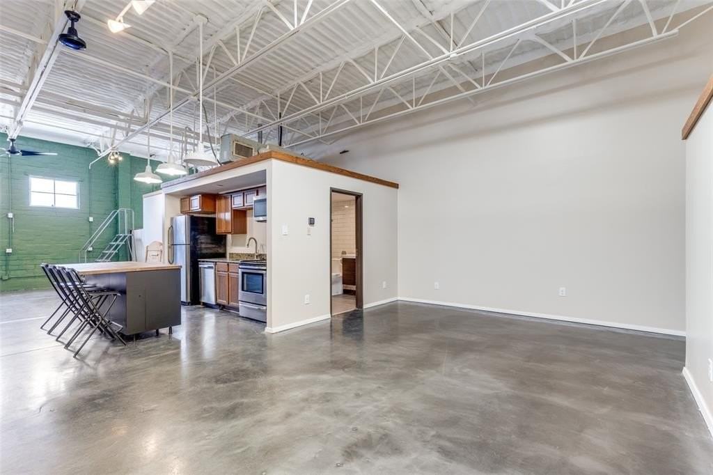 1813 Clarence St #11 - Photo 3 of 20